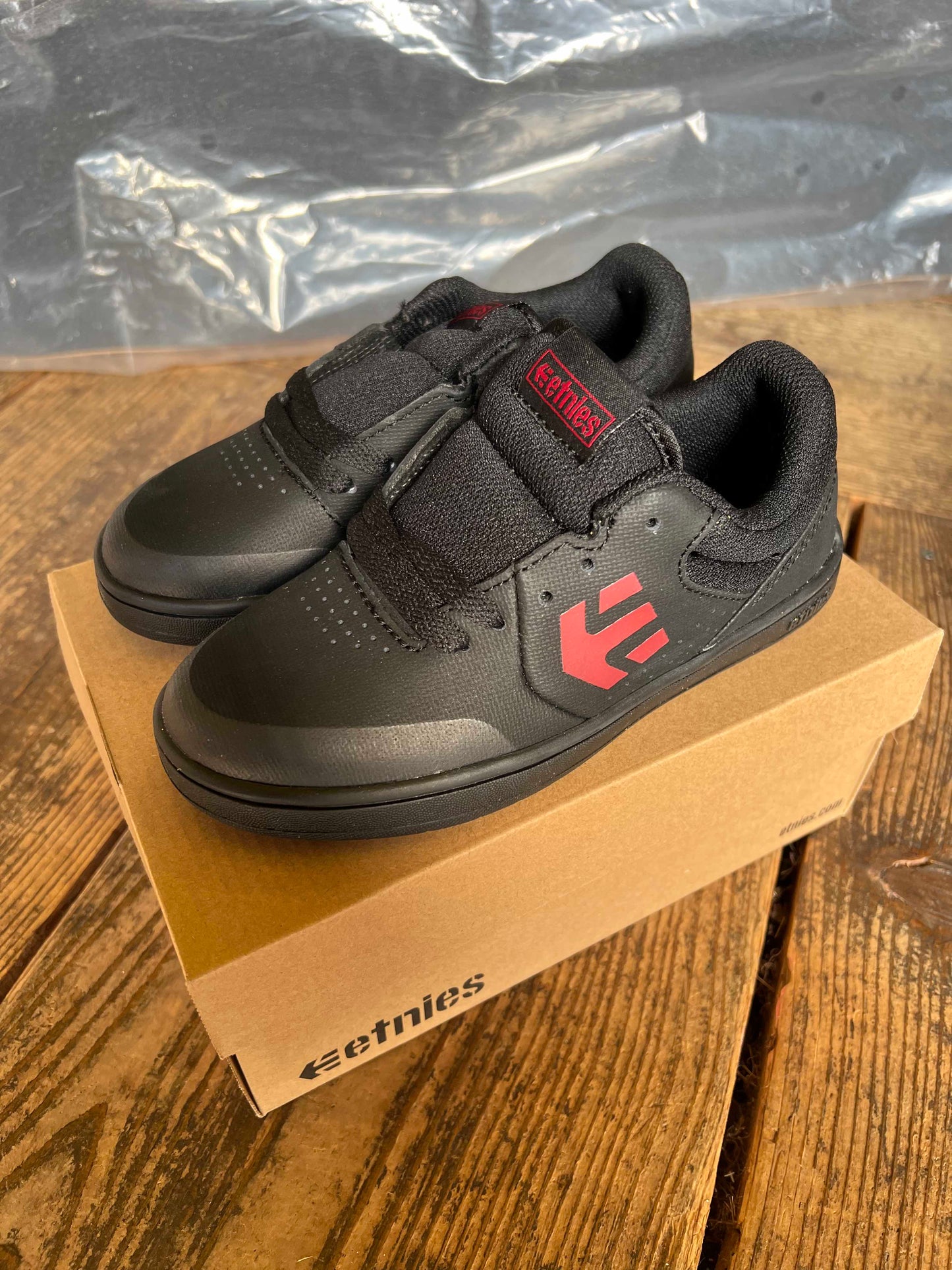 ETNIES エトニーズ KIDS MARANA BLACK/RED/BLACK 19cm BMX SKATEBOARD シューズ 正規代理店契約商品 ■