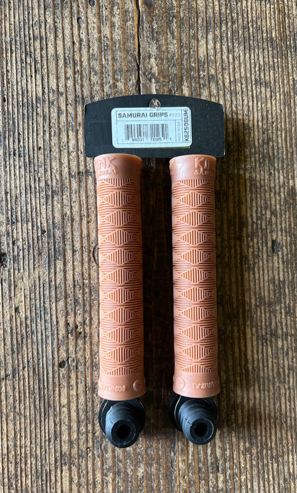 KINK キンク BMX カスタム パーツ おすすめ フランジレス SAMURAI GRIPS サムライ グリップ GUM ガム 正規代理店契約商品 ■